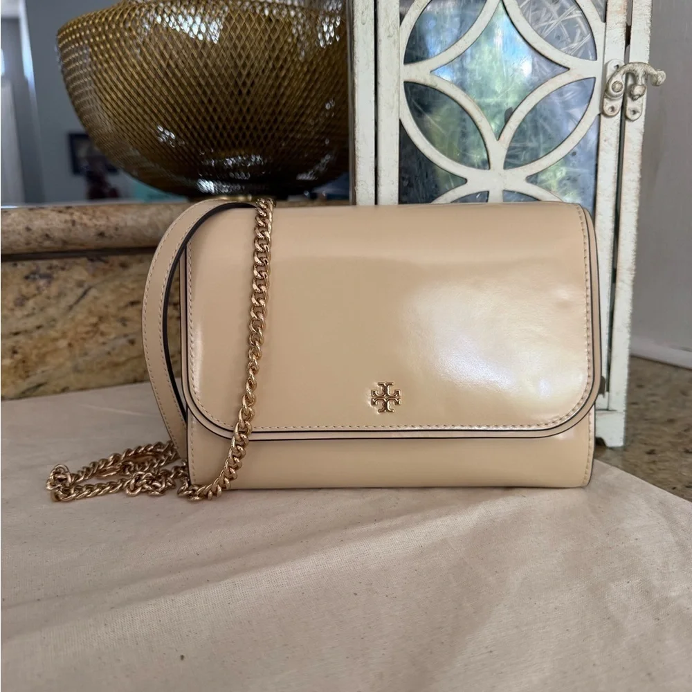 New Tory Burch EMERSON PATENT CHAIN WALLET Crossbody SOFT SERVE
